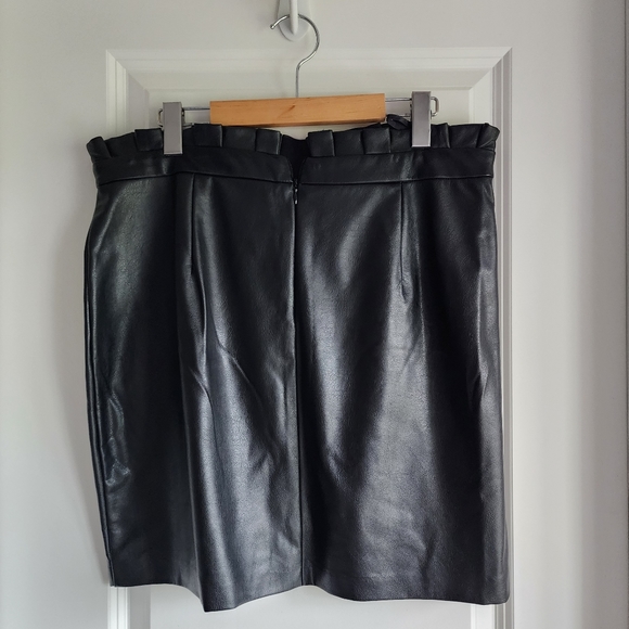 NWOT River Island size 12 faux leather mini skirt - Picture 2 of 4